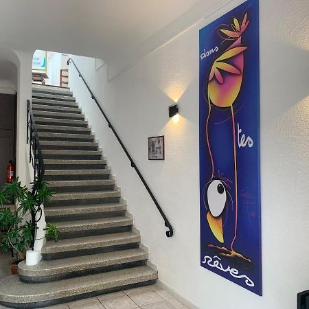 Hotel Le Centre Le Boulou Bagian luar foto