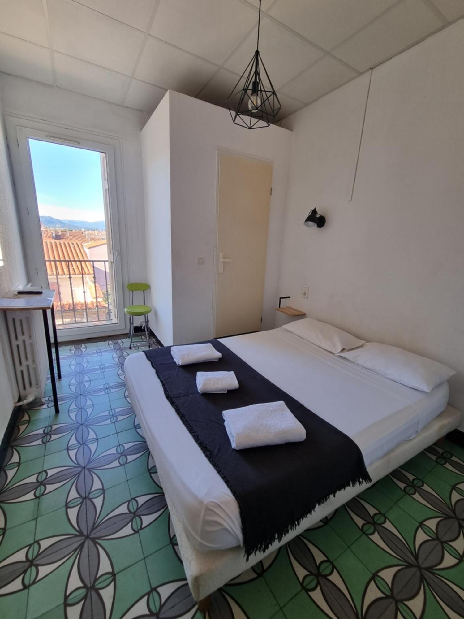 Hotel Le Centre Le Boulou Bagian luar foto