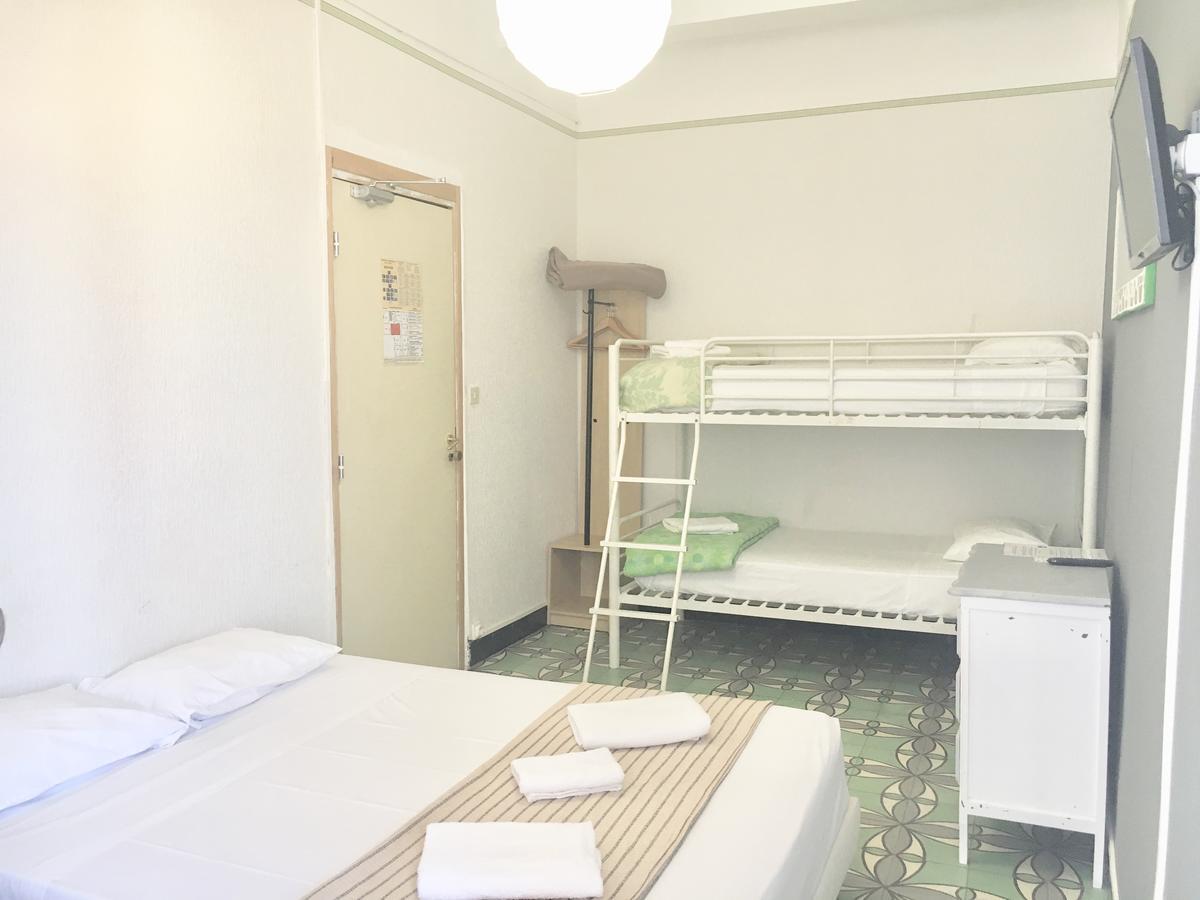 Hotel Le Centre Le Boulou Bagian luar foto