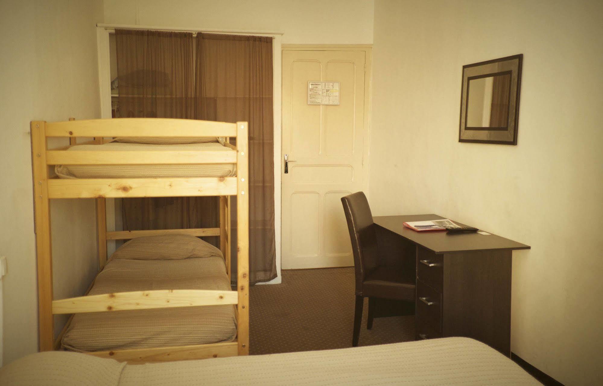 Hotel Le Centre Le Boulou Bagian luar foto