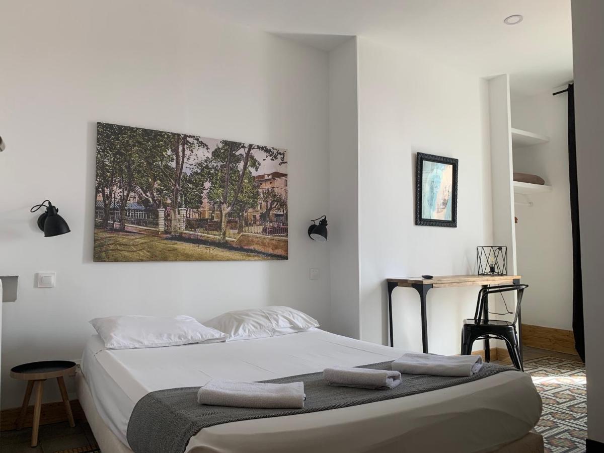 Hotel Le Centre Le Boulou Bagian luar foto