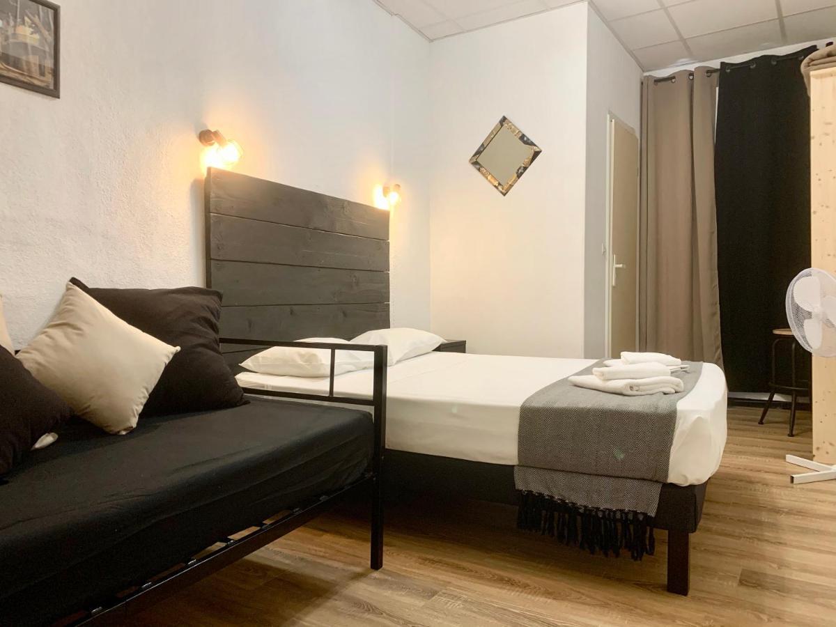 Hotel Le Centre Le Boulou Bagian luar foto